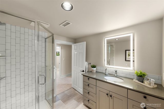 8805 SE 39th Street, Mercer Island, WA 98040