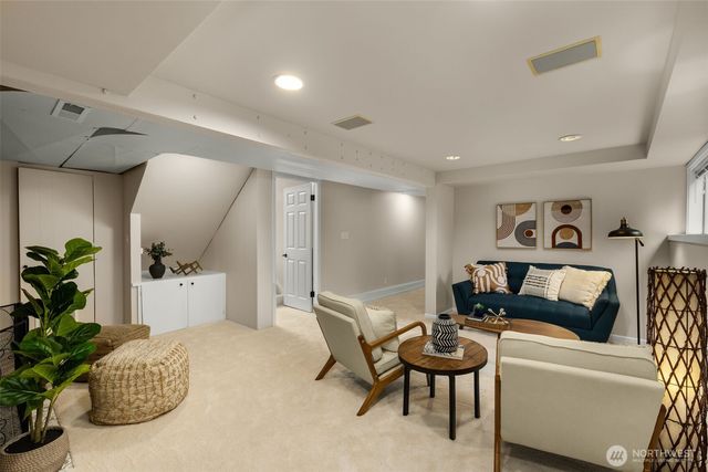 8805 SE 39th Street, Mercer Island, WA 98040