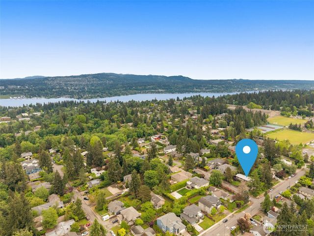 8805 SE 39th Street, Mercer Island, WA 98040