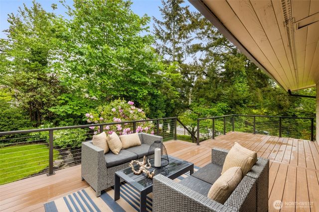 8805 SE 39th Street, Mercer Island, WA 98040