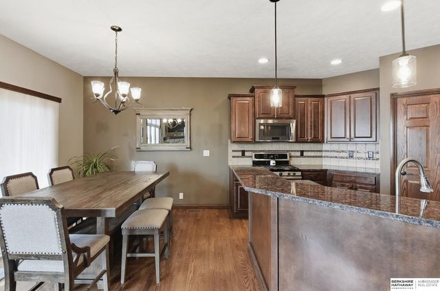 2831 Shadowbrook Drive, Lincoln, NE 68516