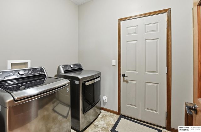 2831 Shadowbrook Drive, Lincoln, NE 68516