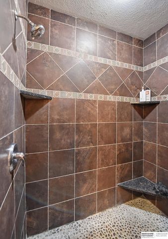 2831 Shadowbrook Drive, Lincoln, NE 68516