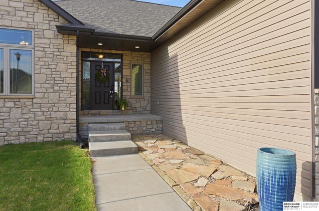 2831 Shadowbrook Drive, Lincoln, NE 68516