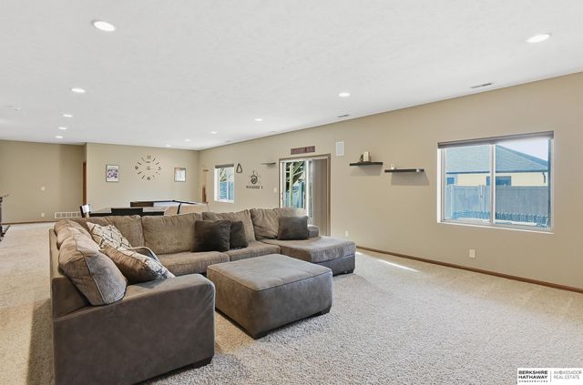 2831 Shadowbrook Drive, Lincoln, NE 68516