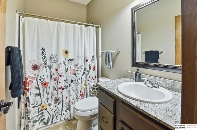 2831 Shadowbrook Drive, Lincoln, NE 68516