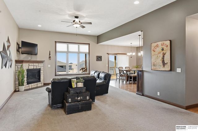 2831 Shadowbrook Drive, Lincoln, NE 68516