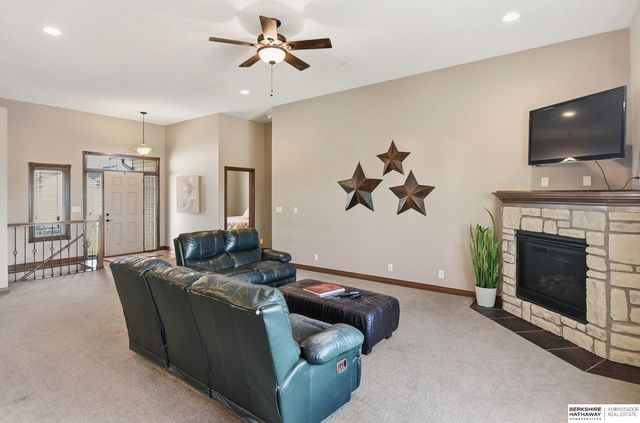 2831 Shadowbrook Drive, Lincoln, NE 68516