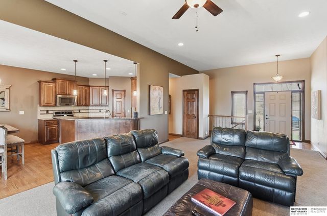 2831 Shadowbrook Drive, Lincoln, NE 68516