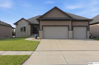 2831 Shadowbrook Drive, Lincoln, NE 68516