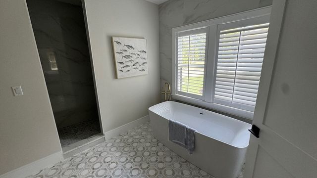 4 Josiah Path, Falmouth, MA 02540