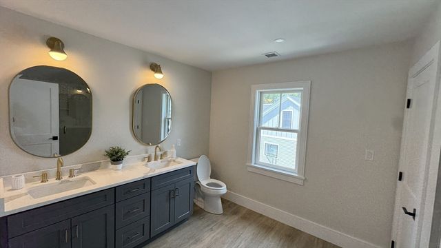 4 Josiah Path, Falmouth, MA 02540