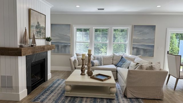 4 Josiah Path, Falmouth, MA 02540