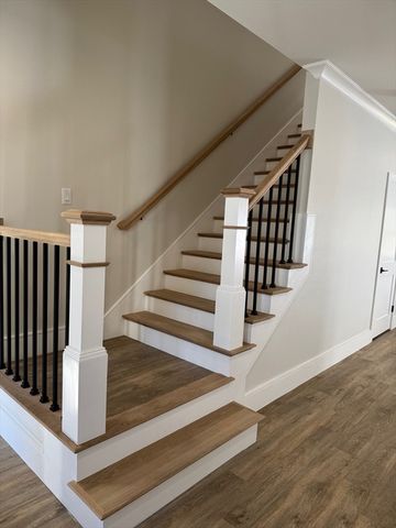 4 Josiah Path, Falmouth, MA 02540