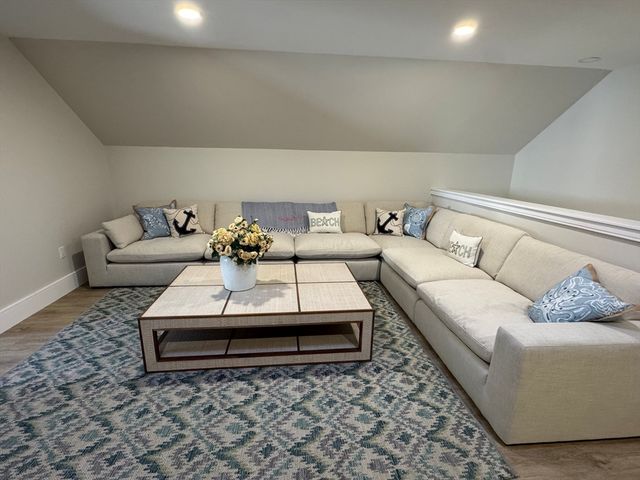 4 Josiah Path, Falmouth, MA 02540