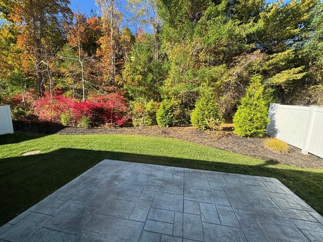 4 Josiah Path, Falmouth, MA 02540