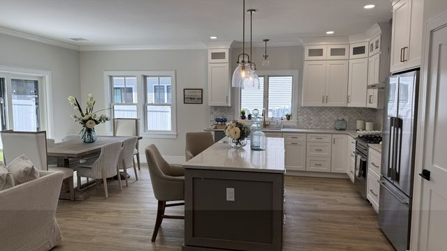 4 Josiah Path, Falmouth, MA 02540