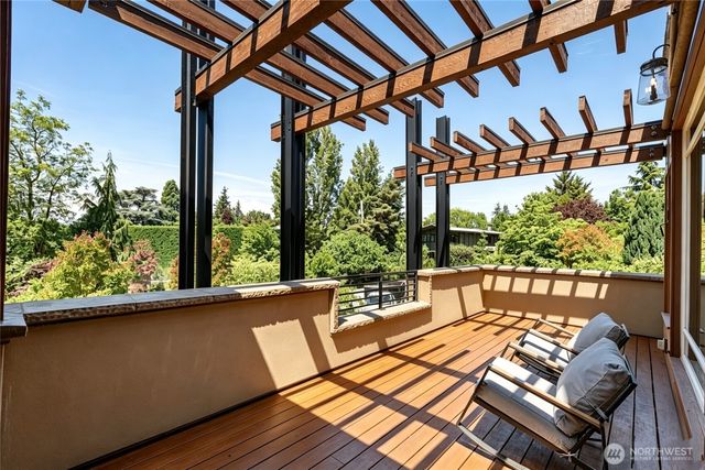 3225 W Mercer Way, Mercer Island, WA 98040