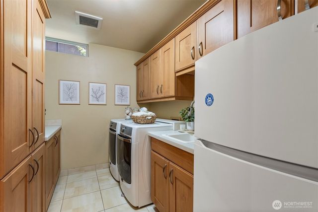 3225 W Mercer Way, Mercer Island, WA 98040