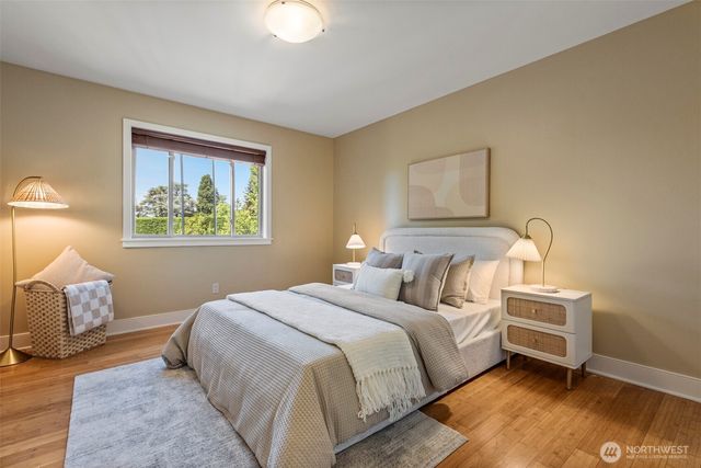 3225 W Mercer Way, Mercer Island, WA 98040