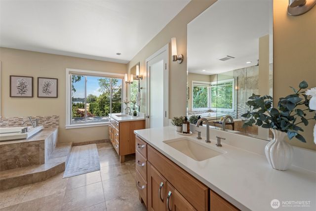3225 W Mercer Way, Mercer Island, WA 98040