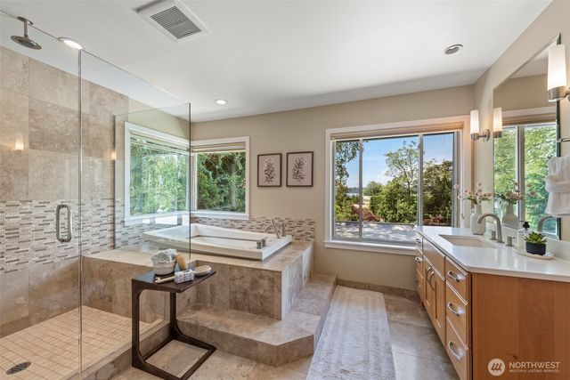 3225 W Mercer Way, Mercer Island, WA 98040