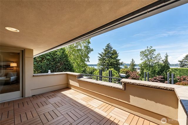 3225 W Mercer Way, Mercer Island, WA 98040
