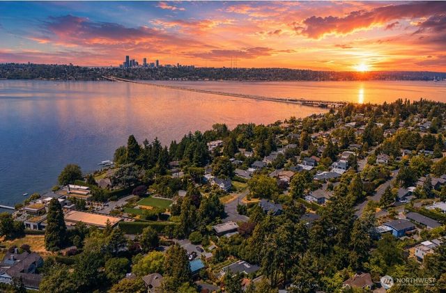 3225 W Mercer Way, Mercer Island, WA 98040