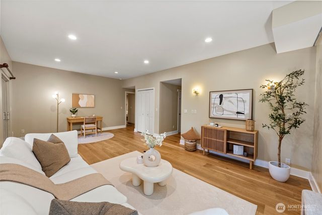 3225 W Mercer Way, Mercer Island, WA 98040