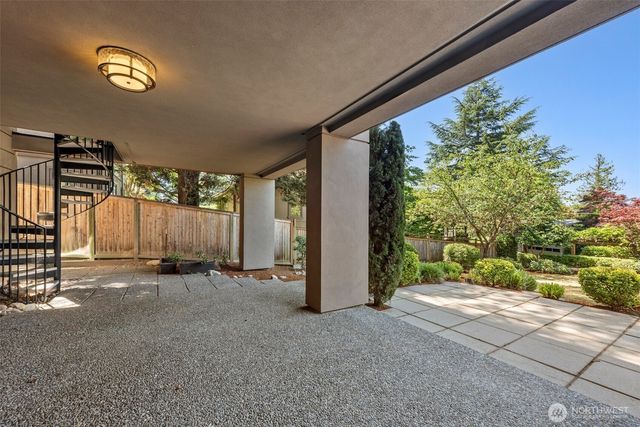 3225 W Mercer Way, Mercer Island, WA 98040
