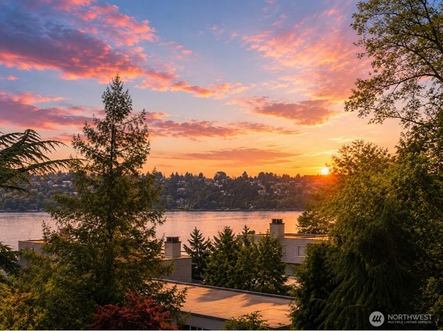 3225 W Mercer Way, Mercer Island, WA 98040