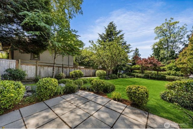 3225 W Mercer Way, Mercer Island, WA 98040