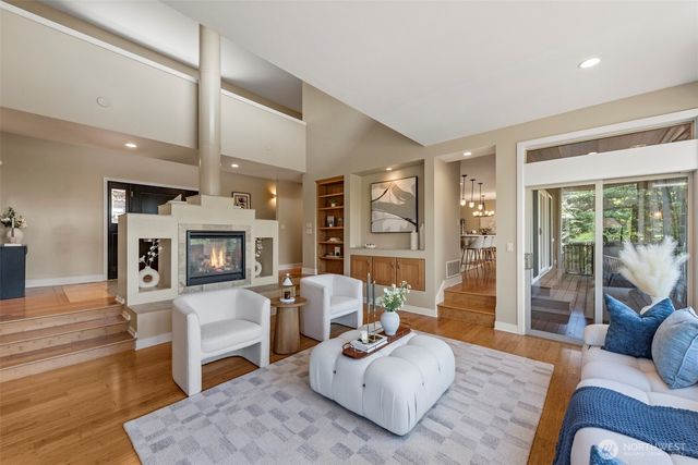 3225 W Mercer Way, Mercer Island, WA 98040