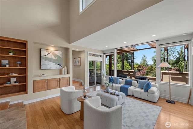 3225 W Mercer Way, Mercer Island, WA 98040