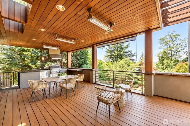 3225 W Mercer Way, Mercer Island, WA 98040