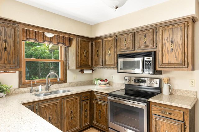 S64W12622 Tennyson LANE, Muskego, WI 53150