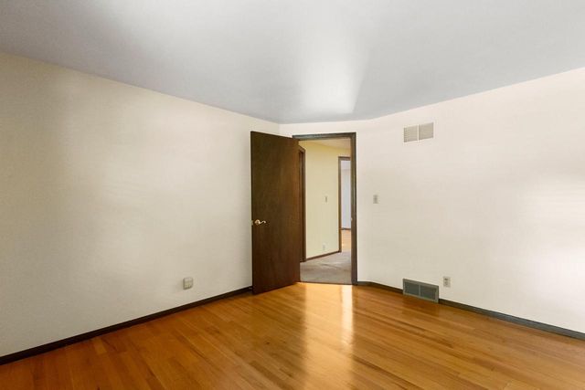 S64W12622 Tennyson LANE, Muskego, WI 53150