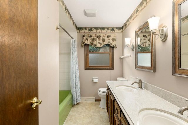 S64W12622 Tennyson LANE, Muskego, WI 53150