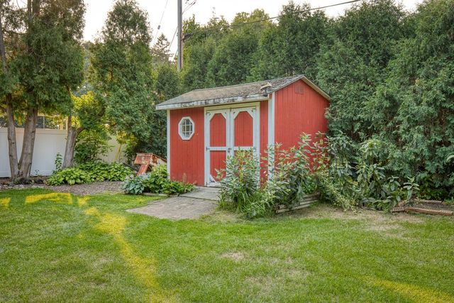S64W12622 Tennyson LANE, Muskego, WI 53150