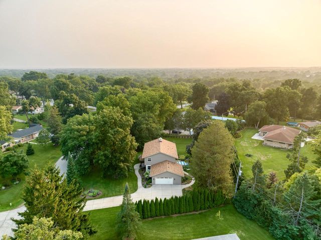 S64W12622 Tennyson LANE, Muskego, WI 53150