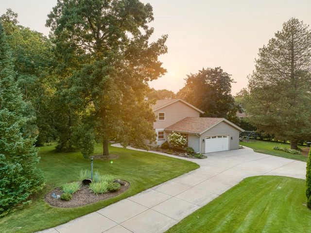 S64W12622 Tennyson LANE, Muskego, WI 53150