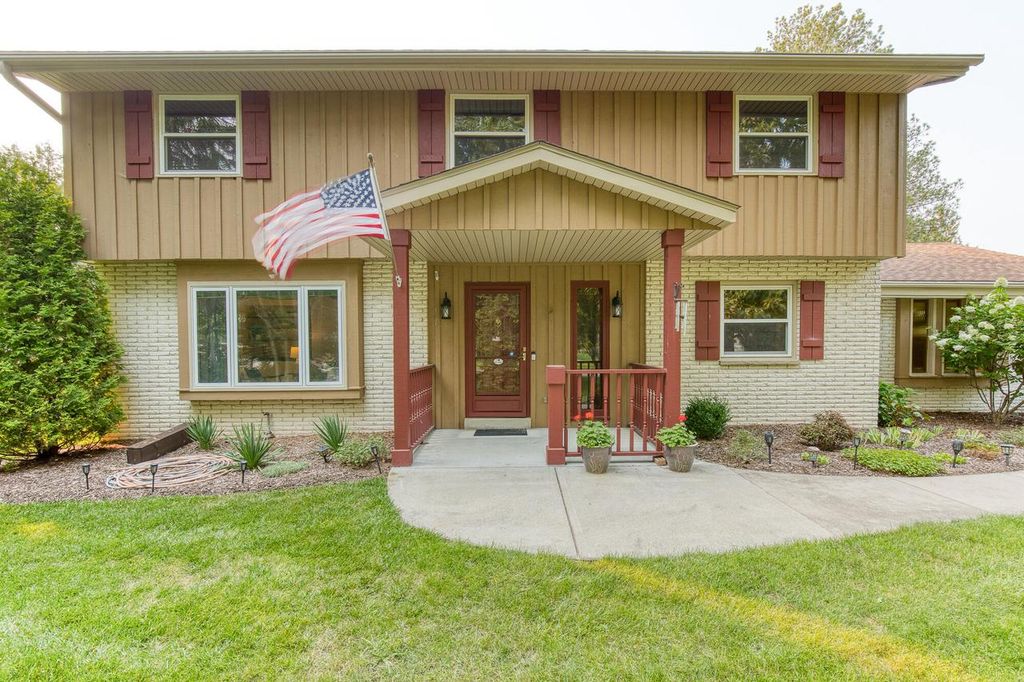 S64W12622 Tennyson LANE, Muskego, WI 53150