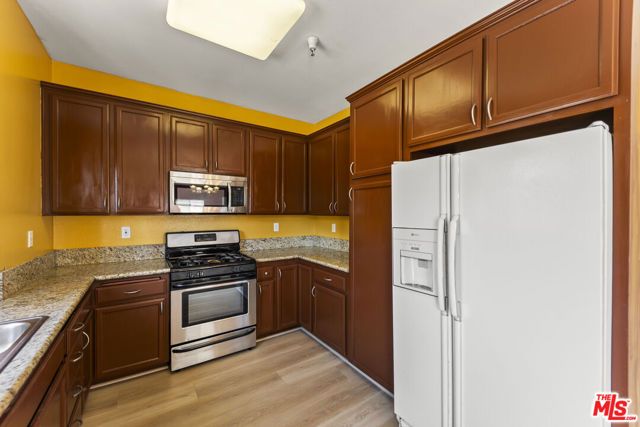 12375 Osborne Place 13, Pacoima (los Angeles), CA 91331