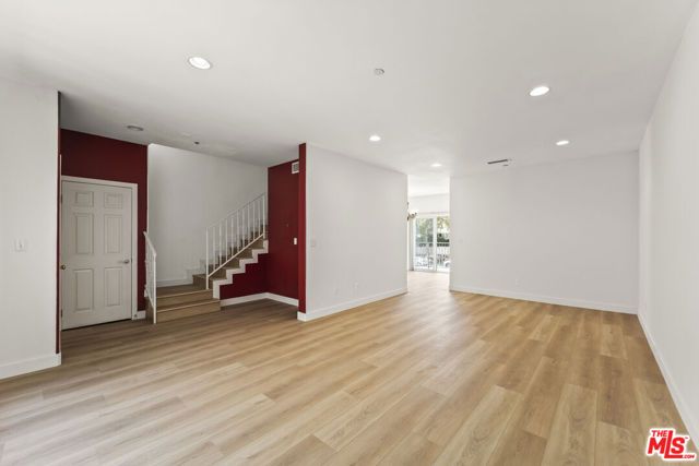 12375 Osborne Place 13, Pacoima (los Angeles), CA 91331