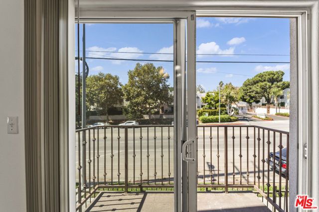 12375 Osborne Place 13, Pacoima (los Angeles), CA 91331