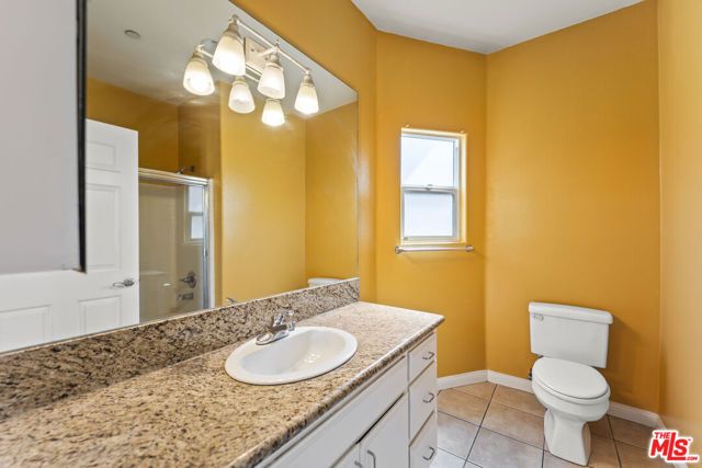 12375 Osborne Place 13, Pacoima (los Angeles), CA 91331