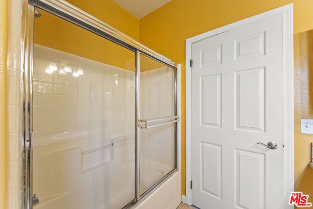 12375 Osborne Place 13, Pacoima (los Angeles), CA 91331