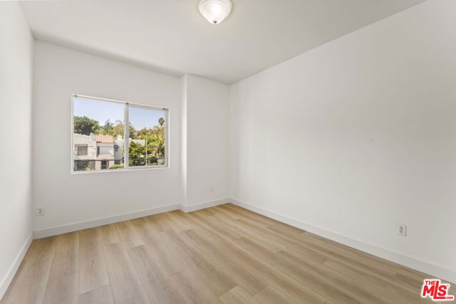 12375 Osborne Place 13, Pacoima (los Angeles), CA 91331