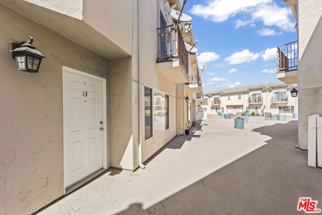 12375 Osborne Place 13, Pacoima (los Angeles), CA 91331