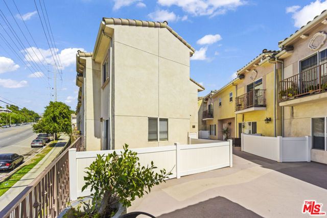 12375 Osborne Place 13, Pacoima (los Angeles), CA 91331